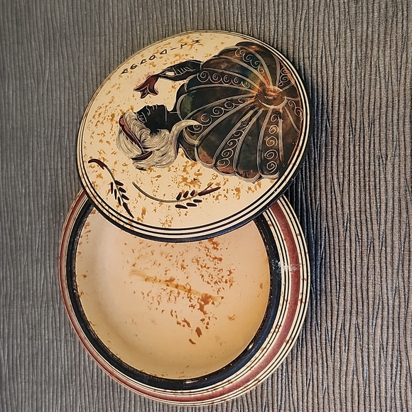 GREEK HANDPAINTED PYXIS OF GODESS APHRODITE - Picture 4 of 6